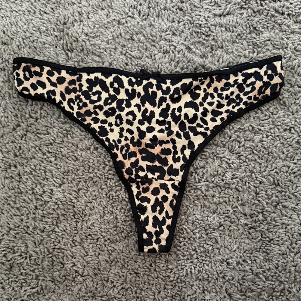 Leopard Print no show thong